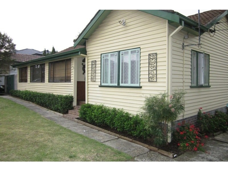 1 Burke Street, Chifley NSW 2036