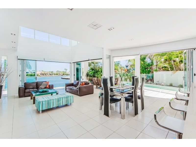 8 Waterfront Court, Twin Waters QLD 4564