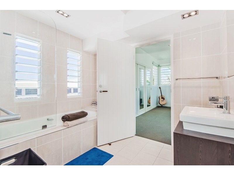 8 Waterfront Court, Twin Waters QLD 4564