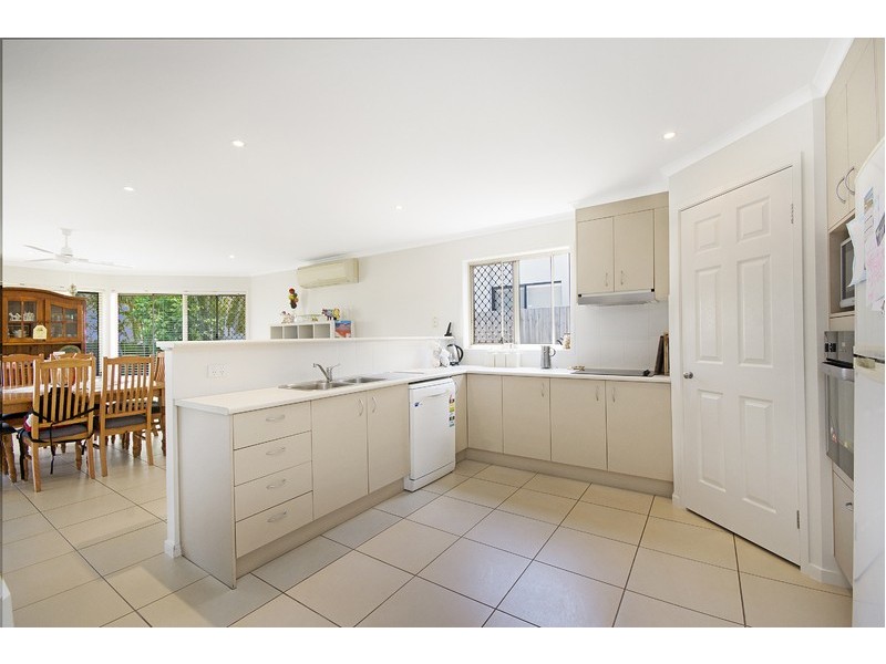 17 Crestview ( 2 Eagleford Ct ) Drive, Peregian Springs QLD 4573