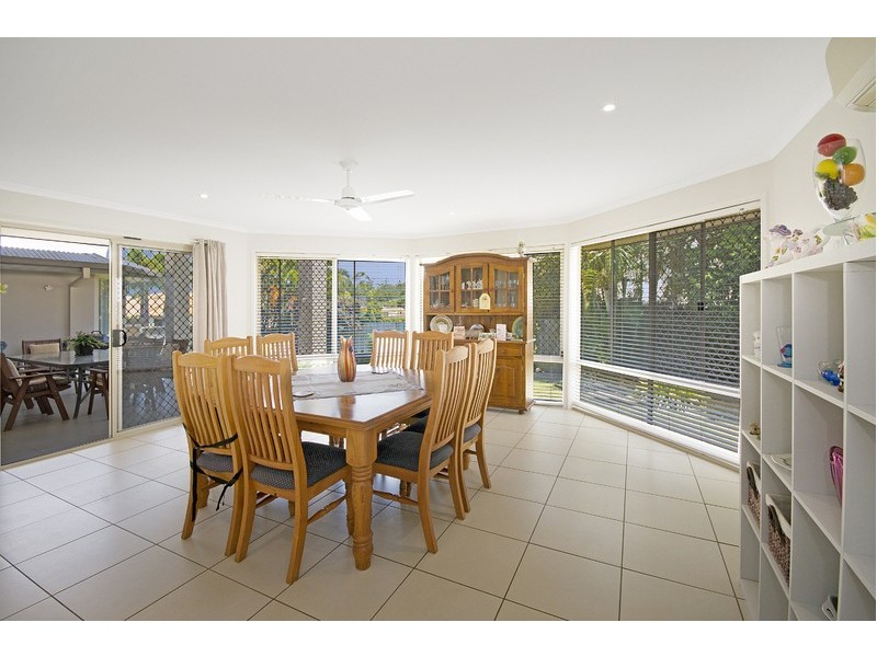 17 Crestview ( 2 Eagleford Ct ) Drive, Peregian Springs QLD 4573