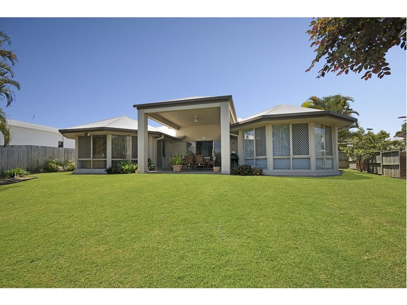 17 Crestview ( 2 Eagleford Ct ) Drive, Peregian Springs QLD 4573