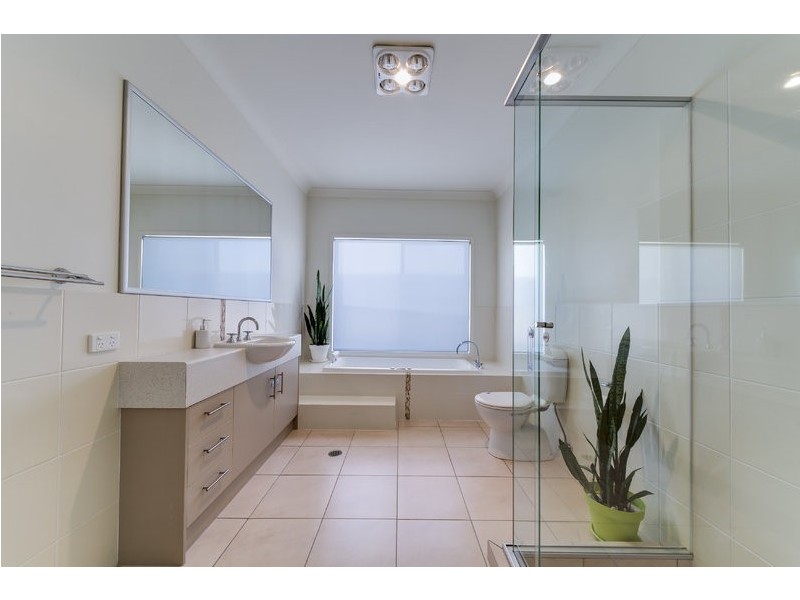 8 Shoal Court, Peregian Springs QLD 4573