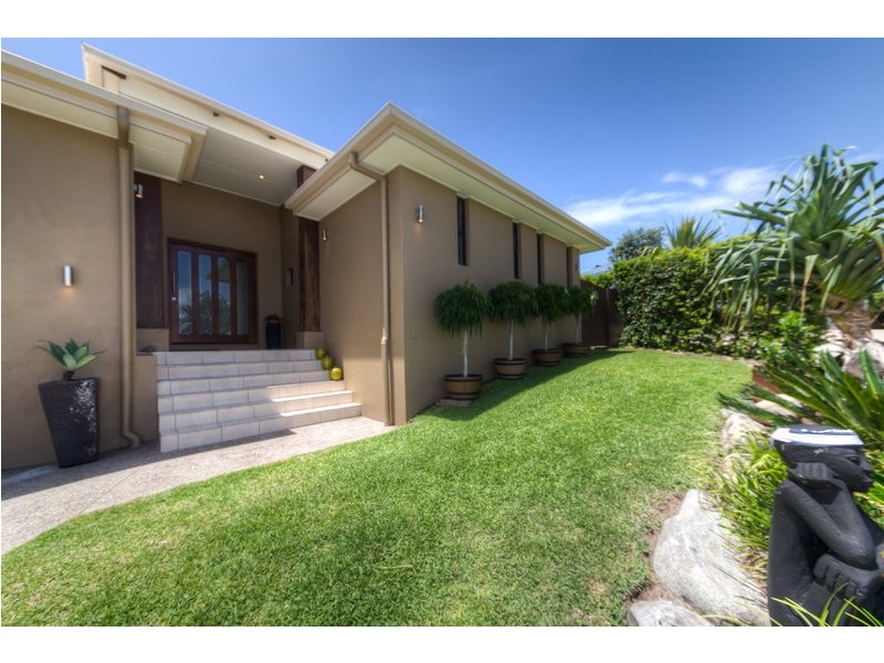 8 Shoal Court, Peregian Springs QLD 4573