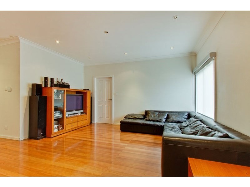 8 Pioneer Street, Seven Hills NSW 2147