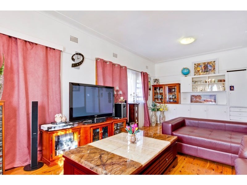 124 Lucas Road, Seven Hills NSW 2147