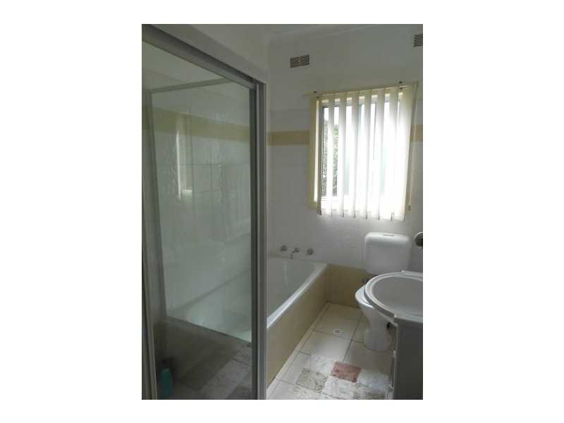 33 Bulli Road, Toongabbie NSW 2146