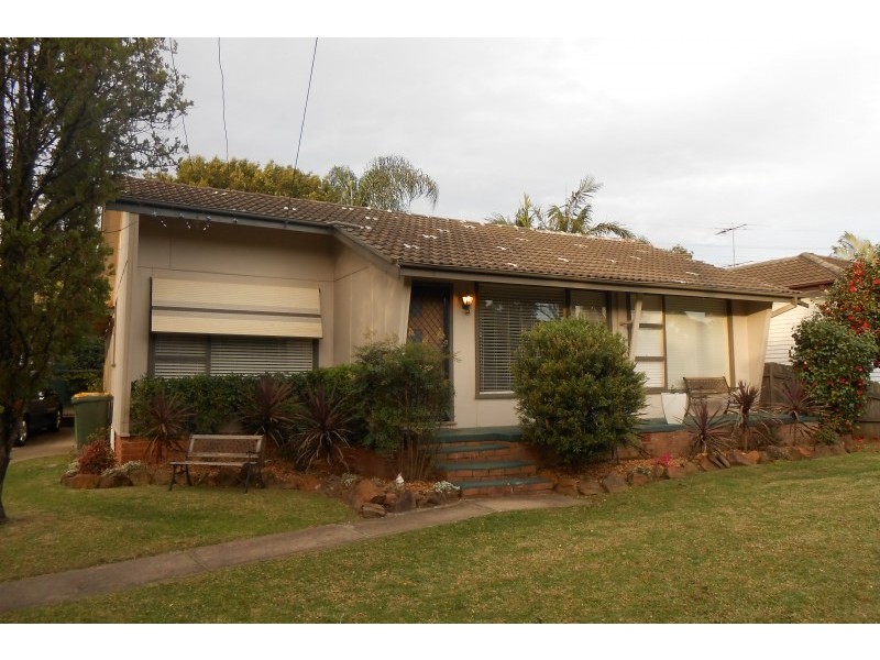9 Henson Street, Toongabbie NSW 2146