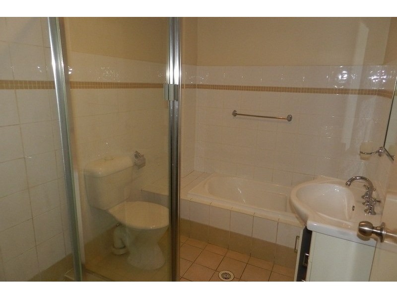 13/2 Wentworth Avenue, Toongabbie NSW 2146