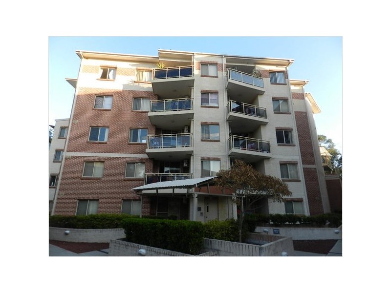 13/2 Wentworth Avenue, Toongabbie NSW 2146