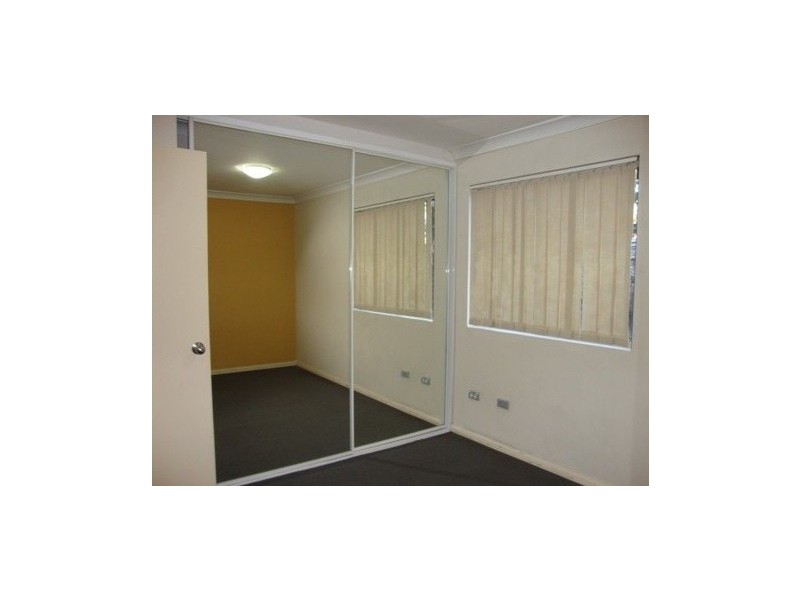 13/2 Wentworth Avenue, Toongabbie NSW 2146