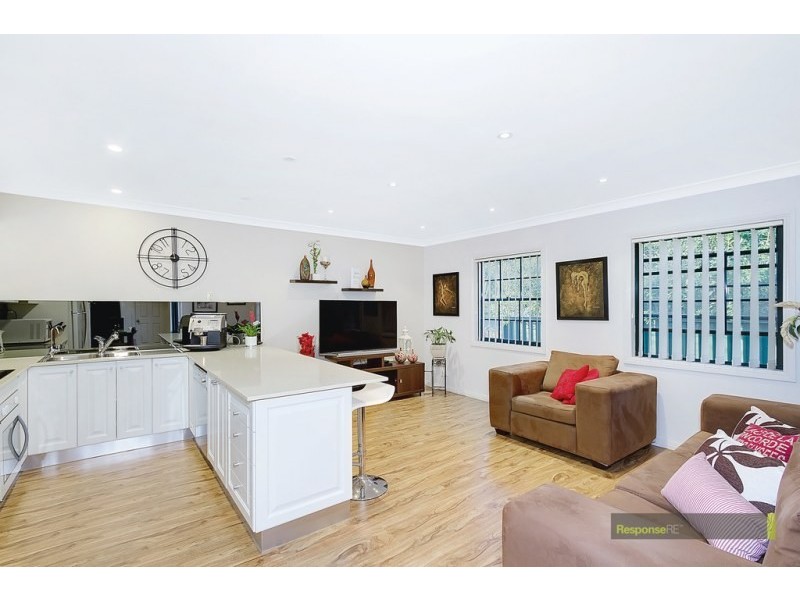 8/27 Ballandella Road, Toongabbie NSW 2146