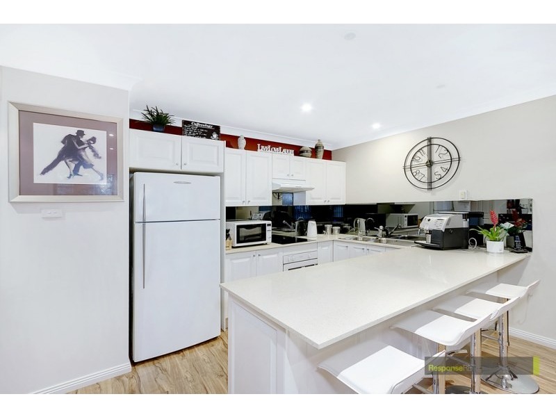 8/27 Ballandella Road, Toongabbie NSW 2146