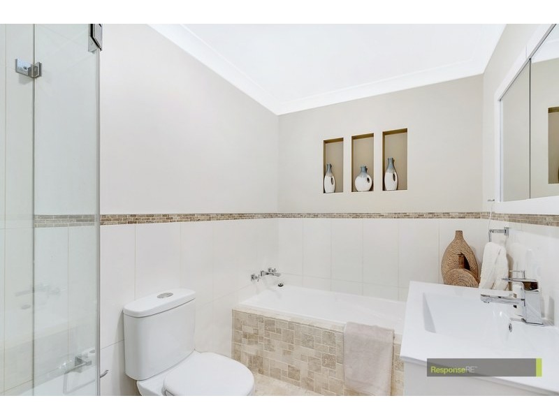 8/27 Ballandella Road, Toongabbie NSW 2146