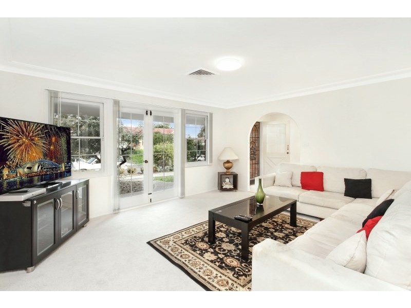 15 Hutchins Crescent, Kings Langley NSW 2147