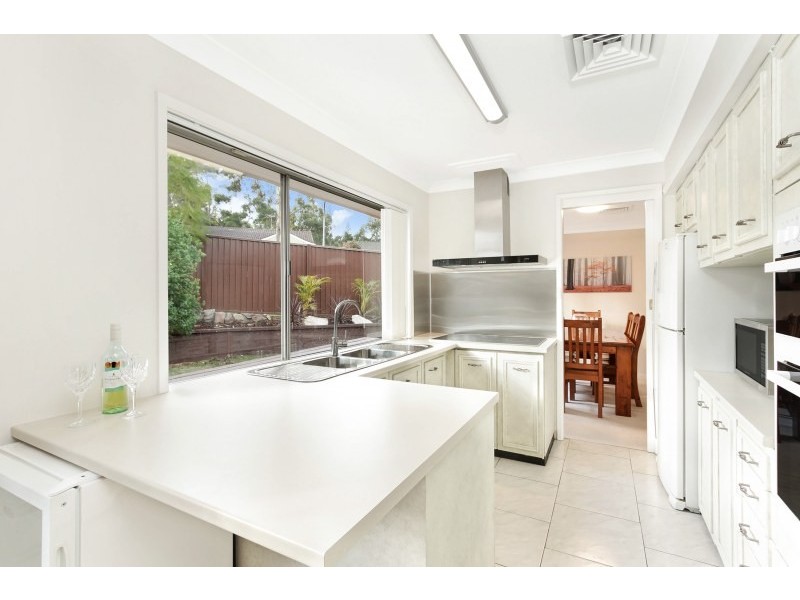 15 Hutchins Crescent, Kings Langley NSW 2147