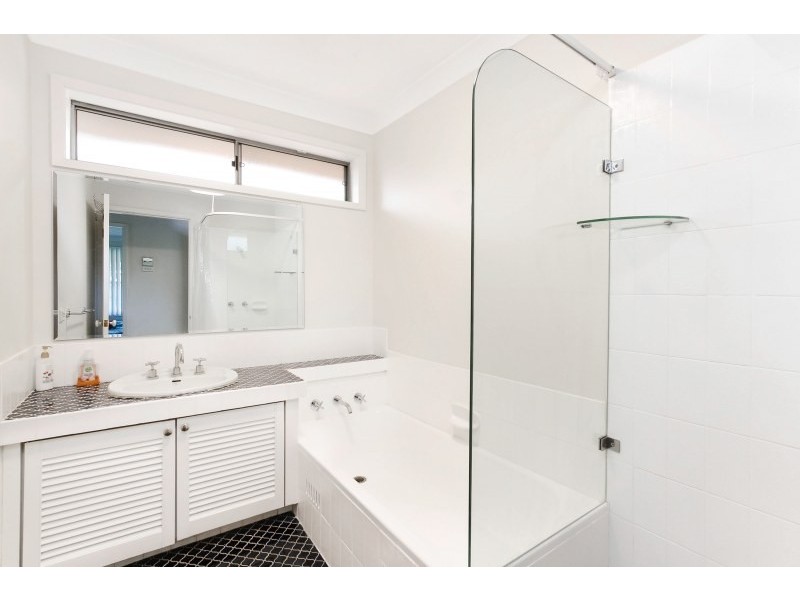 15 Hutchins Crescent, Kings Langley NSW 2147