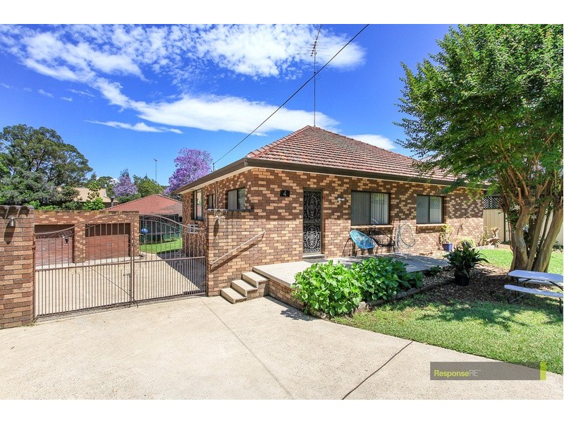 4 Ward Place, Northmead NSW 2152