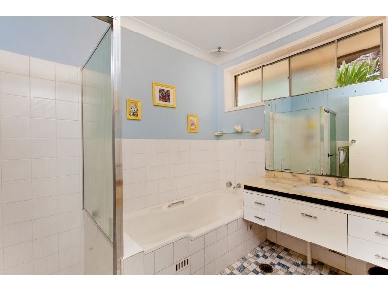 13 Meehan Place, Kirrawee NSW 2232