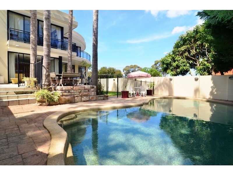 11 Belgrave Esplanade, Sylvania NSW 2224