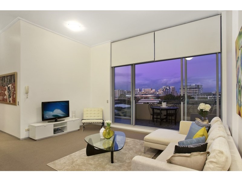 E806/3 Hunter Street, Waterloo NSW 2017