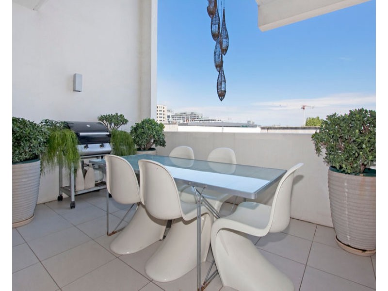 511/12 Danks Street, Waterloo NSW 2017