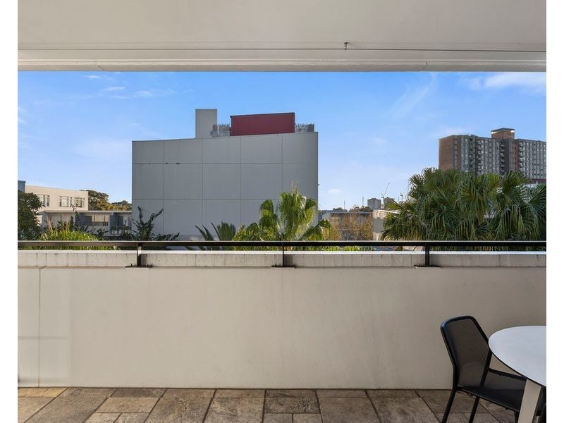 206/18 Danks Street, Waterloo NSW 2017