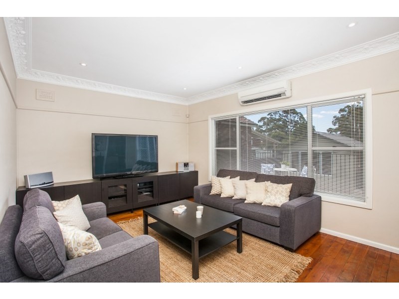 37 Wollun Street, Como NSW 2226