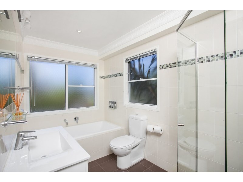 37 Wollun Street, Como NSW 2226