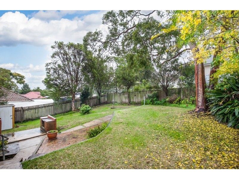 11 Leonay Street, Sutherland NSW 2232