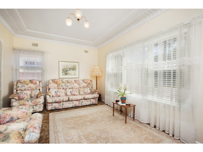 24 Durbar Avenue, Kirrawee NSW 2232