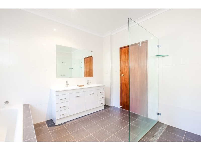 42 Central Avenue, Como NSW 2226