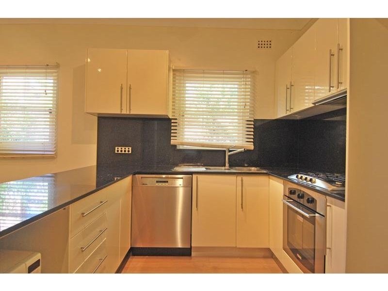 27 Novara Crescent, Como NSW 2226