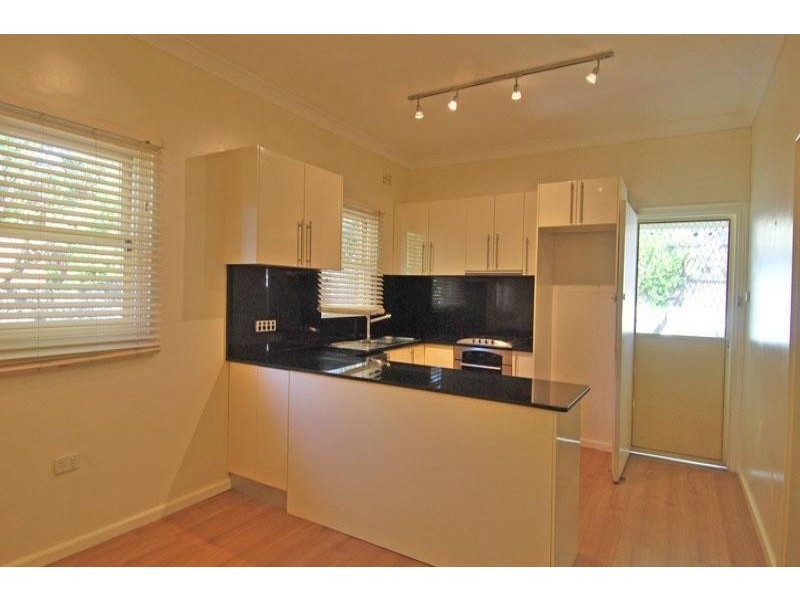 27 Novara Crescent, Como NSW 2226