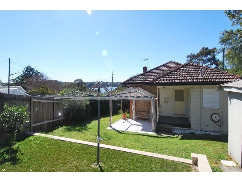 27 Novara Crescent, Como NSW 2226