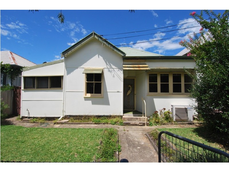 128 Linden Street, Sutherland NSW 2232