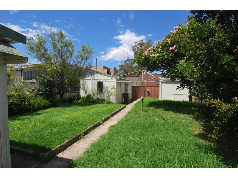 128 Linden Street, Sutherland NSW 2232