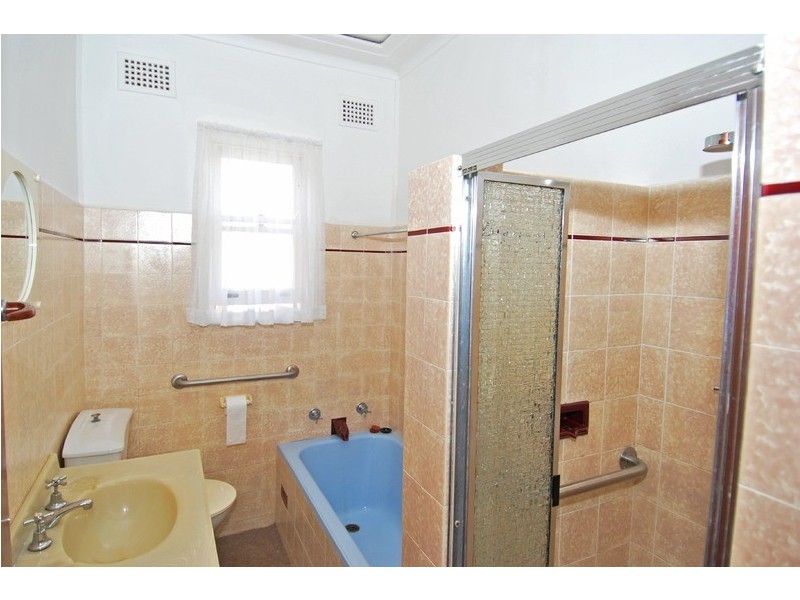 11 Girraween Avenue, Como NSW 2226