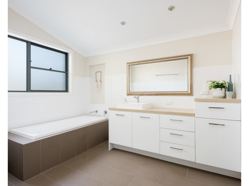 92 Ninth Avenue, Loftus NSW 2232