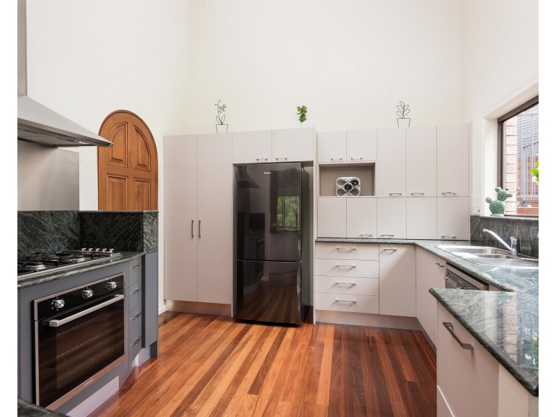 2 Tea Tree Place, Kirrawee NSW 2232
