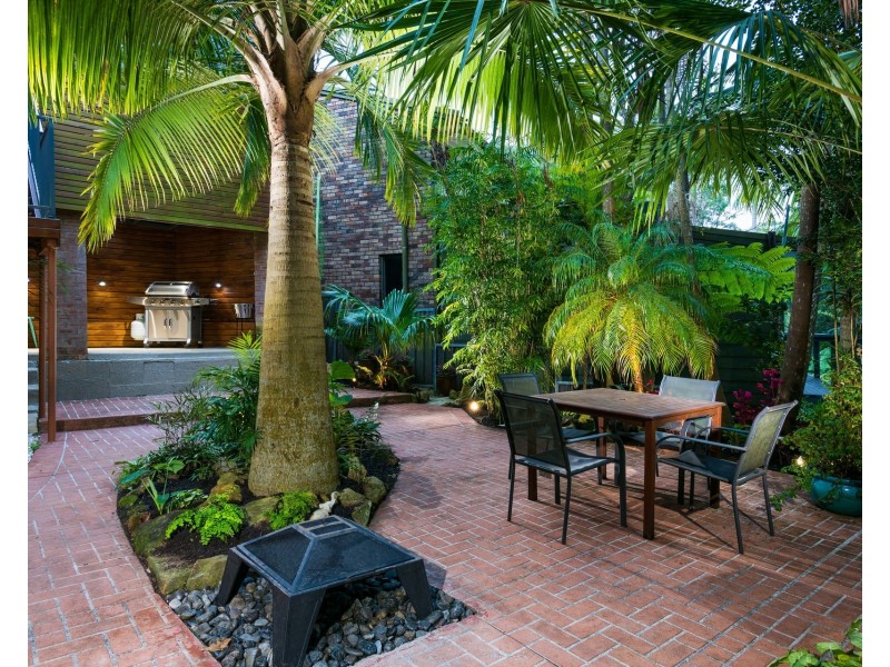 2 Tea Tree Place, Kirrawee NSW 2232