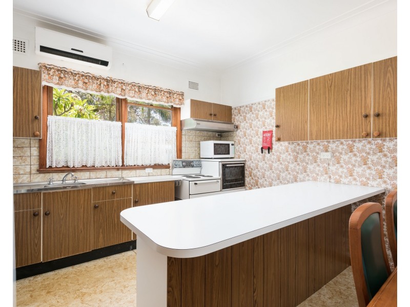 11 Girraween Avenue, Como NSW 2226