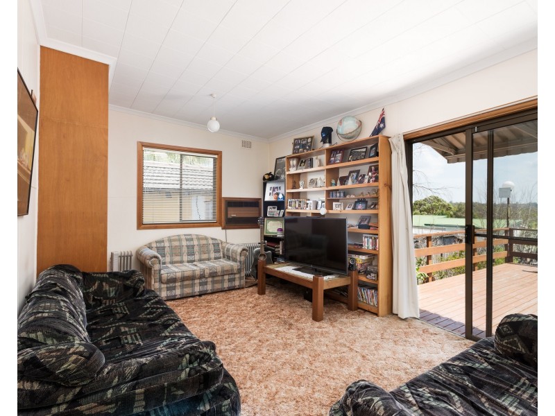 11 Girraween Avenue, Como NSW 2226