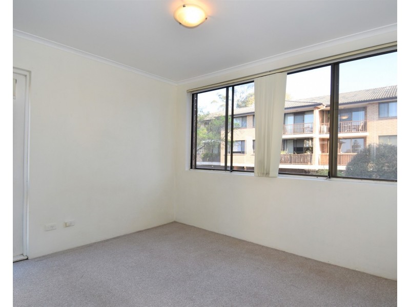 8/125 Oak Road, Kirrawee NSW 2232