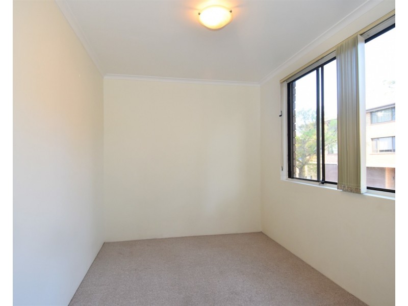 8/125 Oak Road, Kirrawee NSW 2232