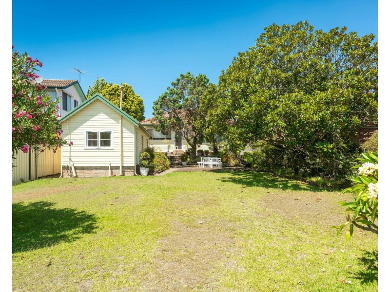 51 Leonay Street, Sutherland NSW 2232