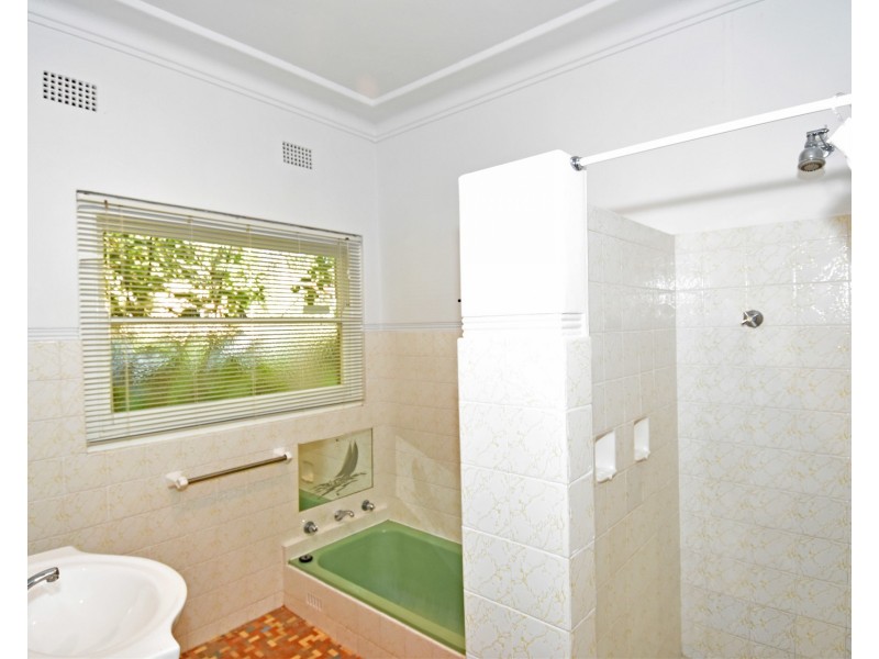 33 Seventh Avenue, Jannali NSW 2226