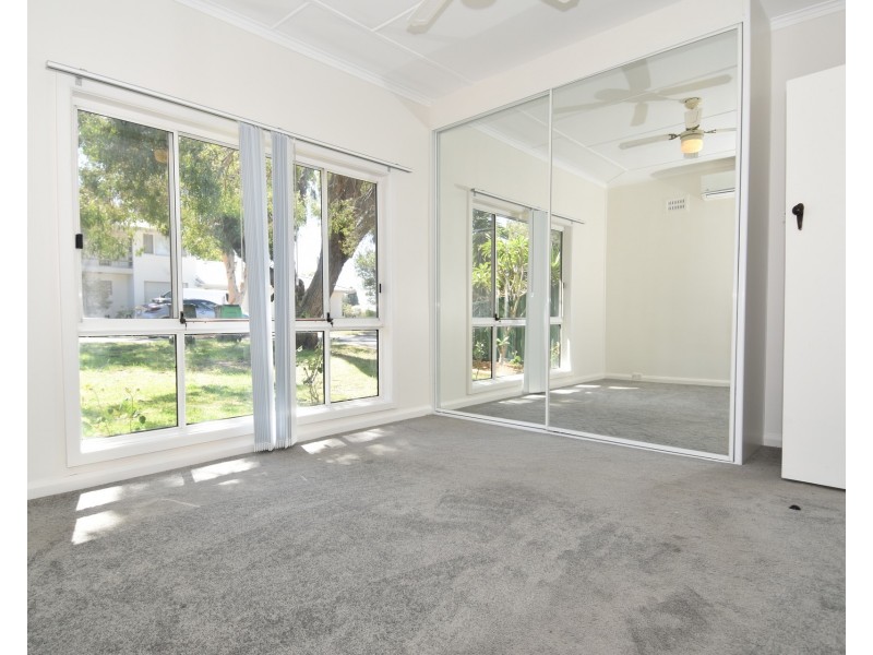 52 Girraween Avenue, Como NSW 2226