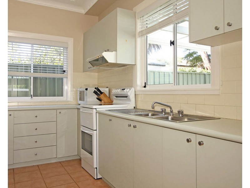 128 Waratah Street, Sutherland NSW 2232