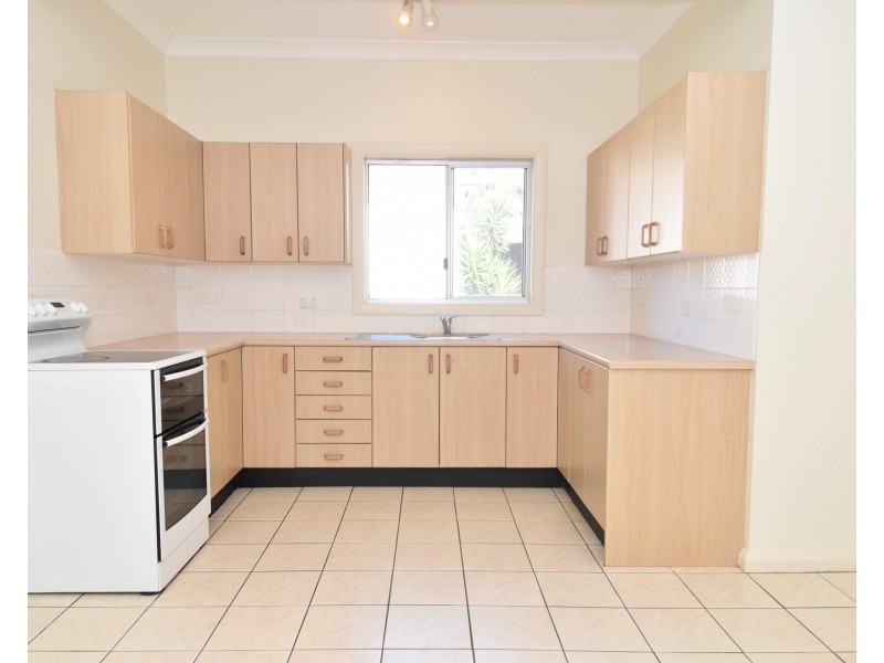 8 Auburn Street, Sutherland NSW 2232